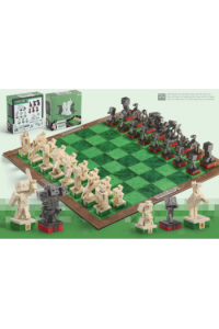Noble Collection – Minecraft – Overworld Heroes Vs. Hostile Mobs Chess Set