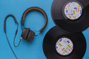 vinyl-discs-with-headphones